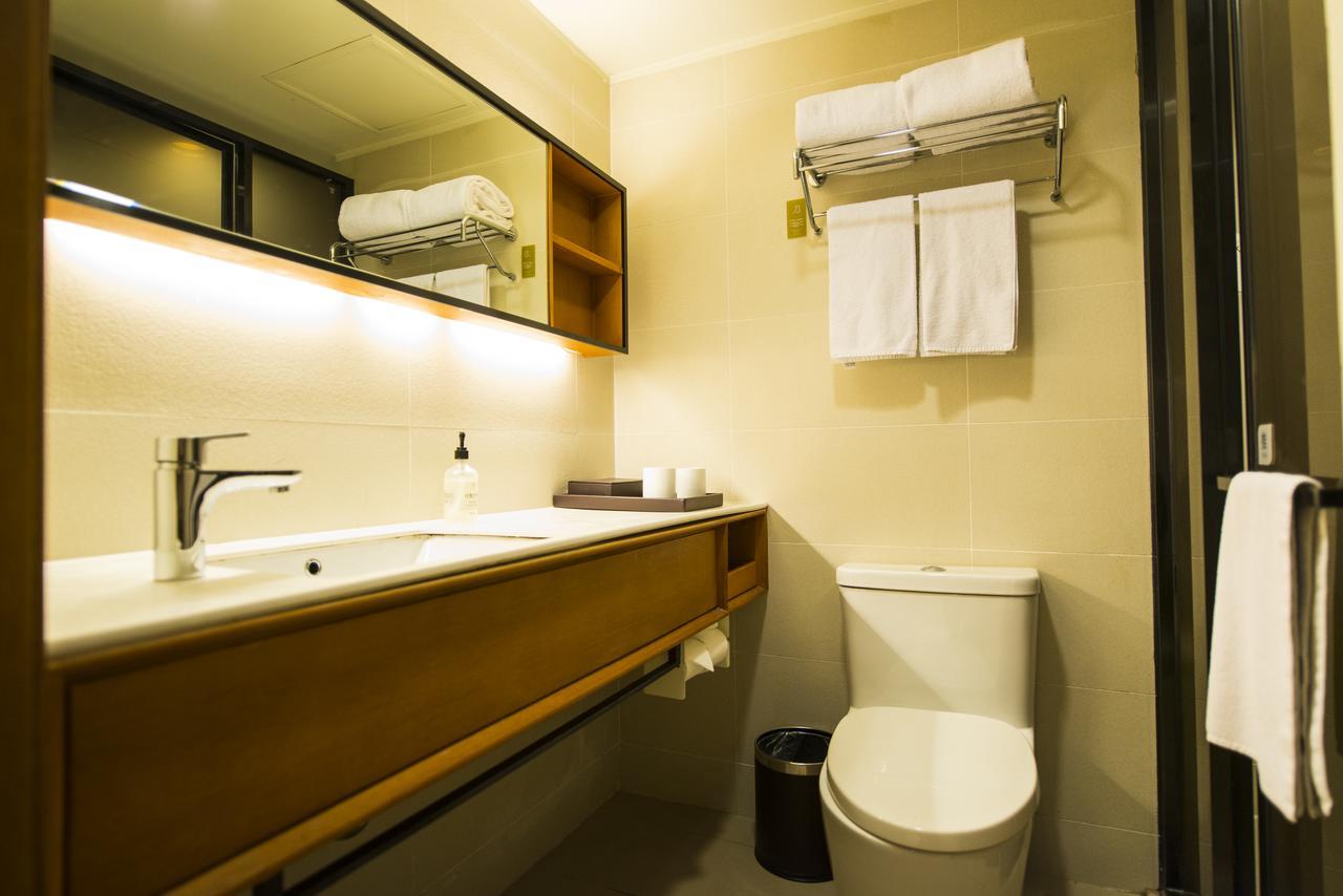 Ji Hotel Shanghai Hongqiao Airport Huqingping Highway Екстер'єр фото